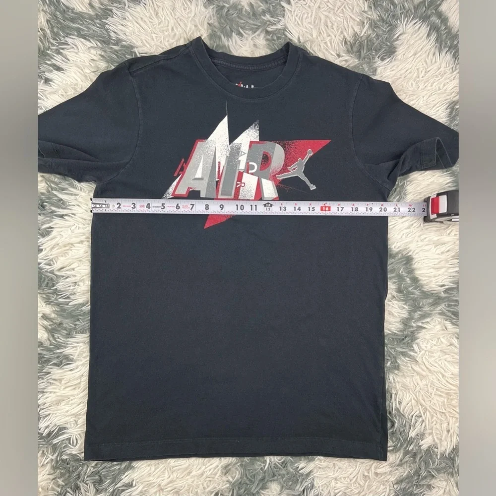 Jordan Men’s Black Graphic T-shirt Size Medium 363277-00A
